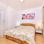 Vanda Apartment *